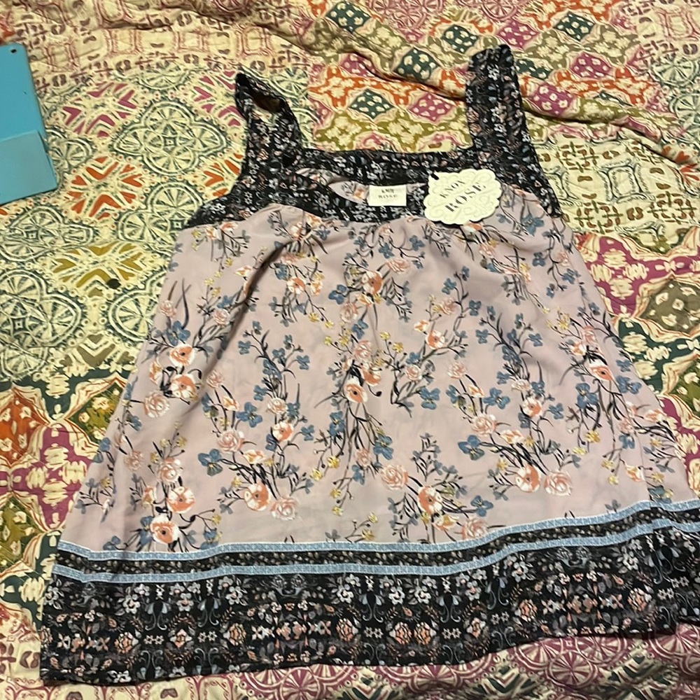 Knox rose tank top! Flows and silky! New with tags!